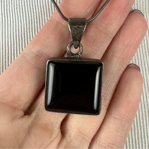 Vintage .925 Sterling Silver Square Onyx Pendant Charm on Silver Chain - Picture 3 of 6